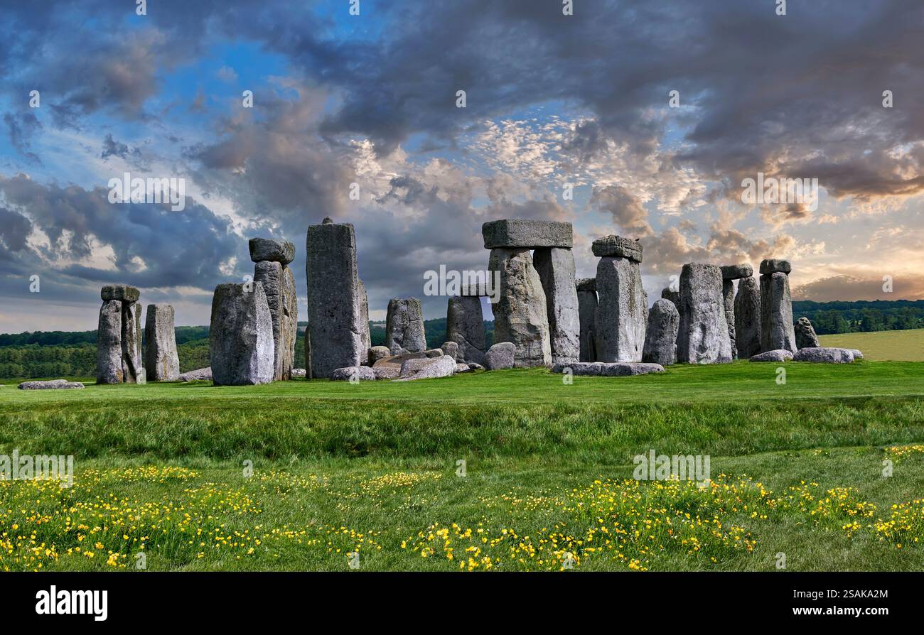 Photo de l'emblématique monument de cercle de pierre préhistorique de Stonehenge, célèbre dans le monde entier, Salisbury Plain dans le Wiltshire, Angleterre. Banque D'Images