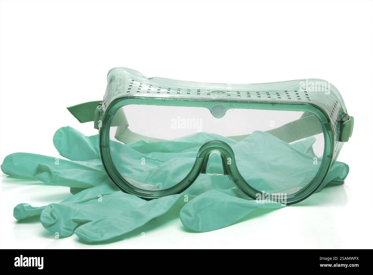 Équipement de protection individuelle - lunettes de sécurité et gants sans latex Banque D'Images