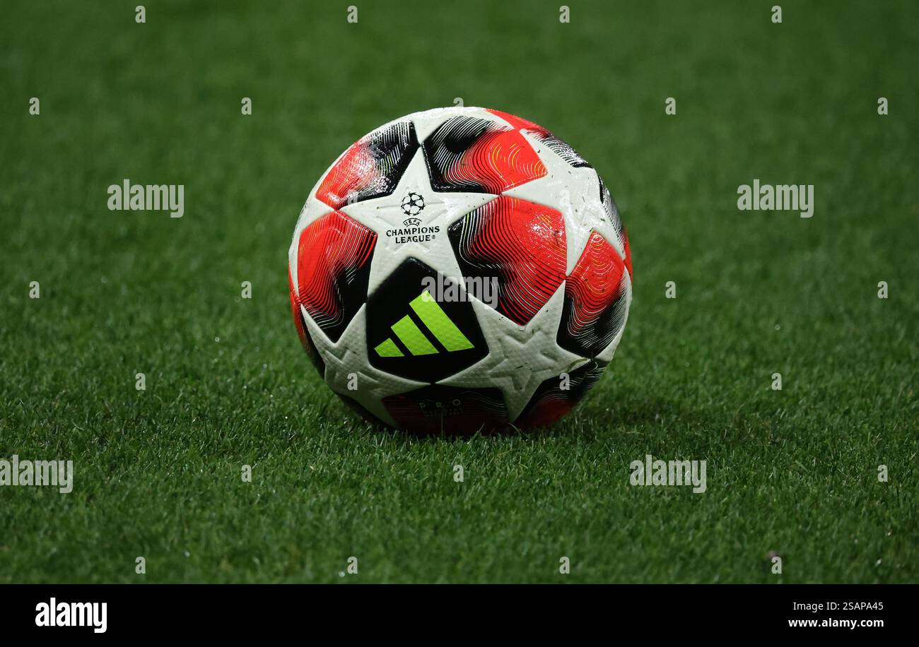 Leverkusen, Deutschland. 29 janvier 2025. Le football Adidas UCL 24/25 est sur le terrain vert, Ligue des Champions, Journée 8, Bayer 04 Leverkusen vs Sparta Prague, Leverkusen, Allemagne, 29.01.2025. Crédit : Juergen Schwarz/Alamy Live News Banque D'Images