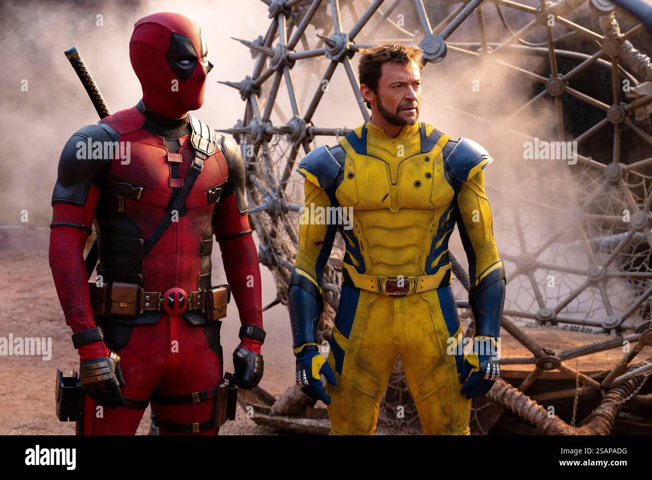 Deadpool & Wolverine (2024) réalisé par Shawn Levy et mettant en vedette Hugh Jackman dans le rôle de Wolverine et Ryan Reynold dans le rôle irresponsable de Deadpool, changera-t-il l'histoire de la MCU avec Wolverine!? Publicité encore ***USAGE ÉDITORIAL SEULEMENT***. Crédit : BFA / Walt Disney Studios Banque D'Images