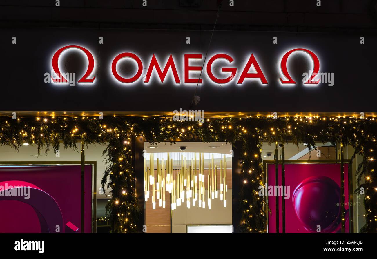 Londres, Royaume-Uni - 25 novembre 2024 : Omega est un horloger suisse de luxe de renommée mondiale Banque D'Images
