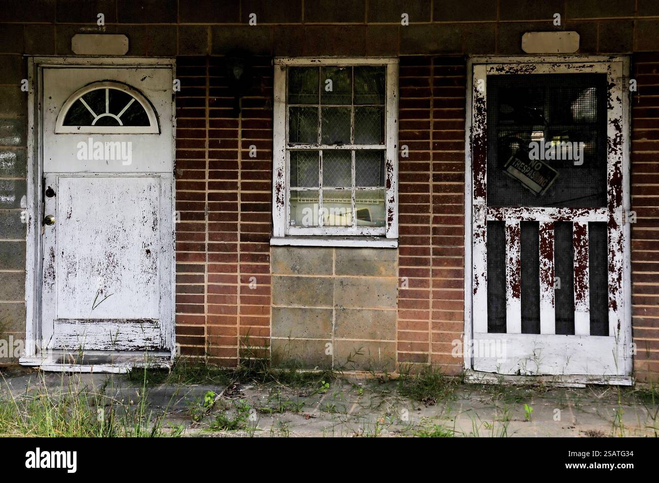 Effrayant Creepy vieux grungy abandonnée route motel Banque D'Images