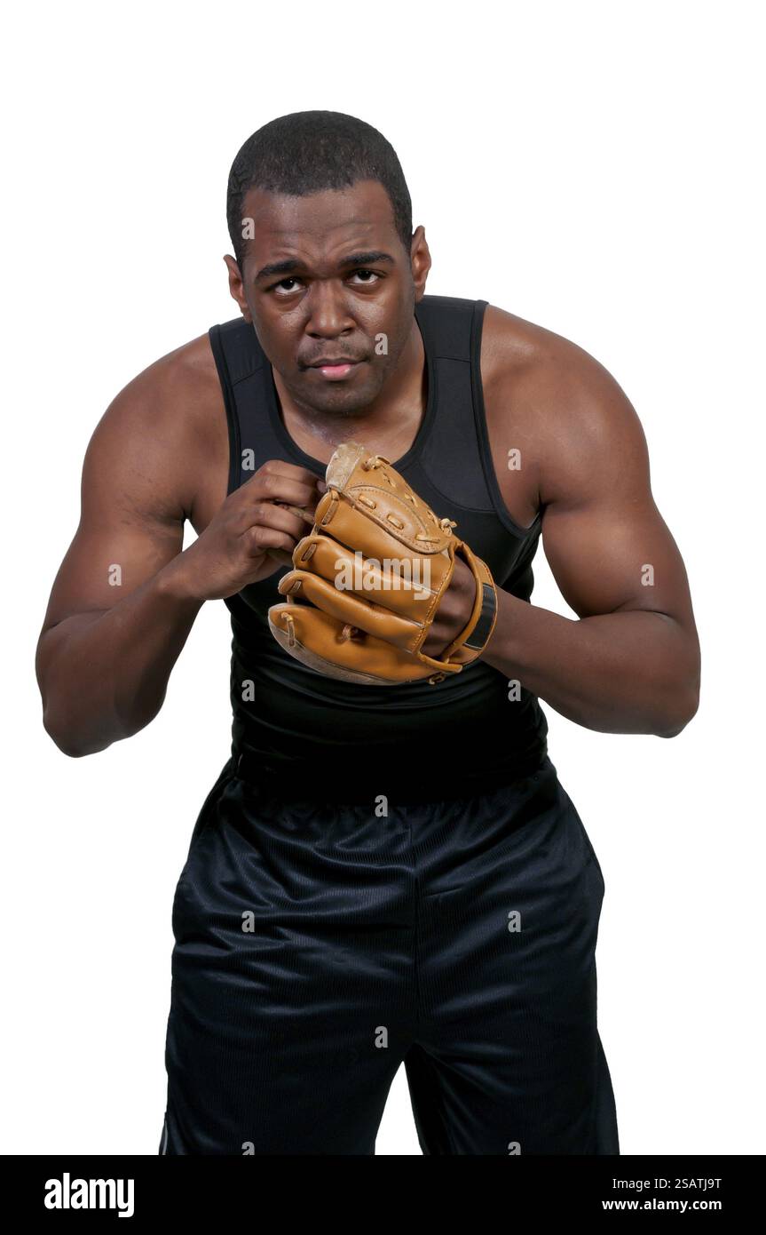Un lanceur de baseball afro-américain noir se préparant à lancer une balle dans un match Banque D'Images