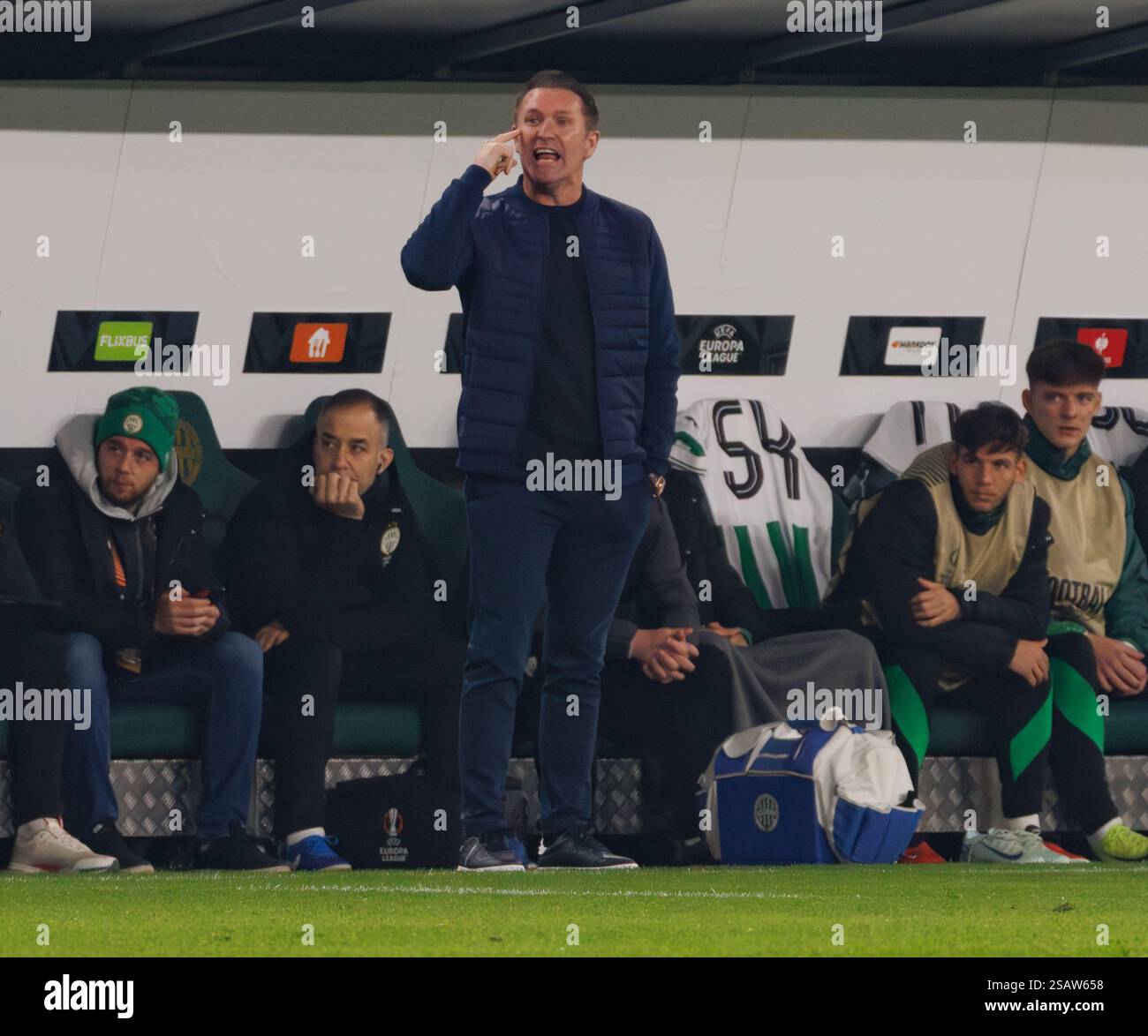 Budapest, Hongrie. 30 janvier 2025. Robbie Keane, entraîneur-chef du Ferencvarosi TC, réagit lors du match de l'UEFA Europa League 2024/25 phase MD8 entre le Ferencvarosi TC et l'AZ Alkmaar au stade Ferencvaros le 30 janvier 2025 à Budapest, en Hongrie. Crédit : Laszlo Szirtesi/Alamy Live News Banque D'Images