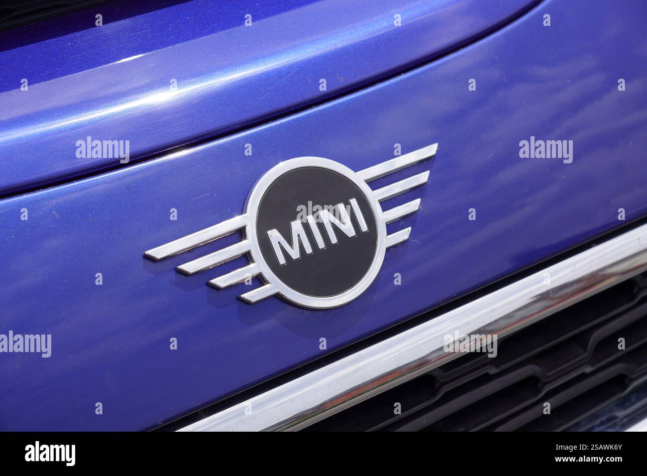Fareham, Angleterre 19 juin 2024 - logo de voiture de Mini. Constructeur automobile Banque D'Images