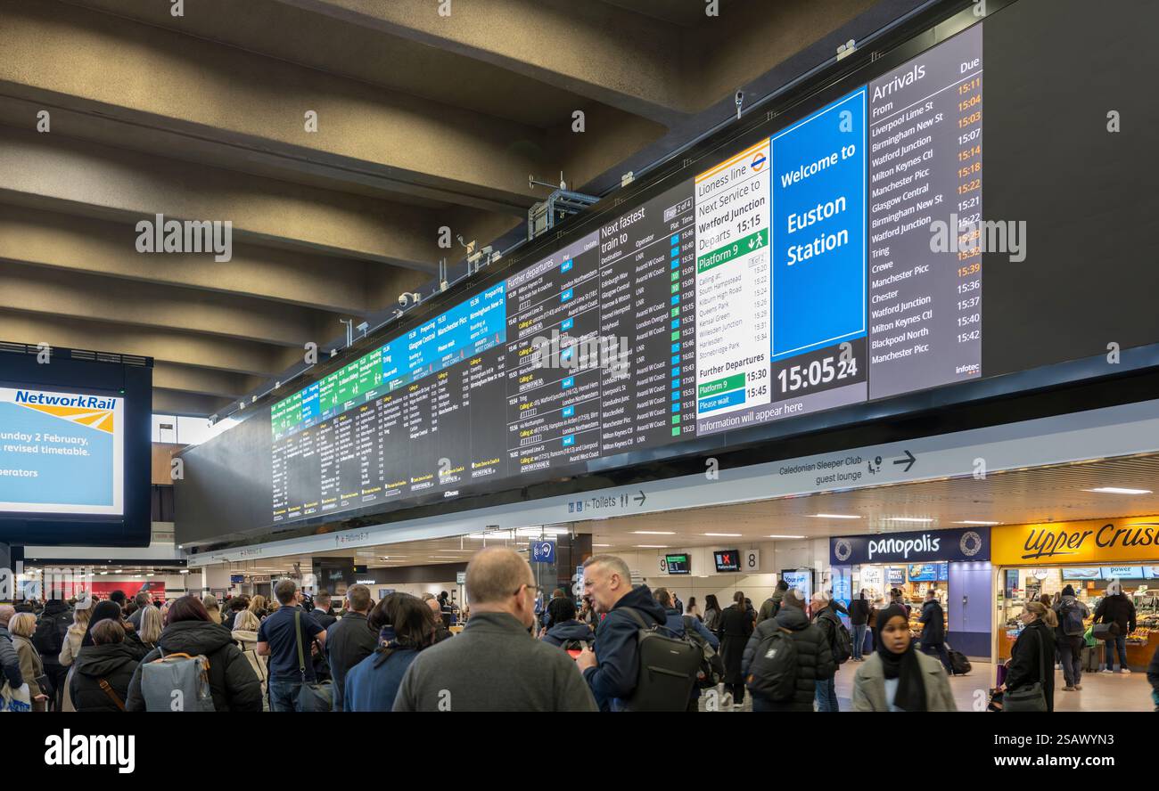 30 janvier 2025. Gare ferroviaire très fréquentée d'Euston à Londres, Royaume-Uni. À partir de 2026, le WCML peut être fermé à certains moments pour le renouvellement de l'infrastructure (PAS D'USAGE COMMERCIAL) Banque D'Images