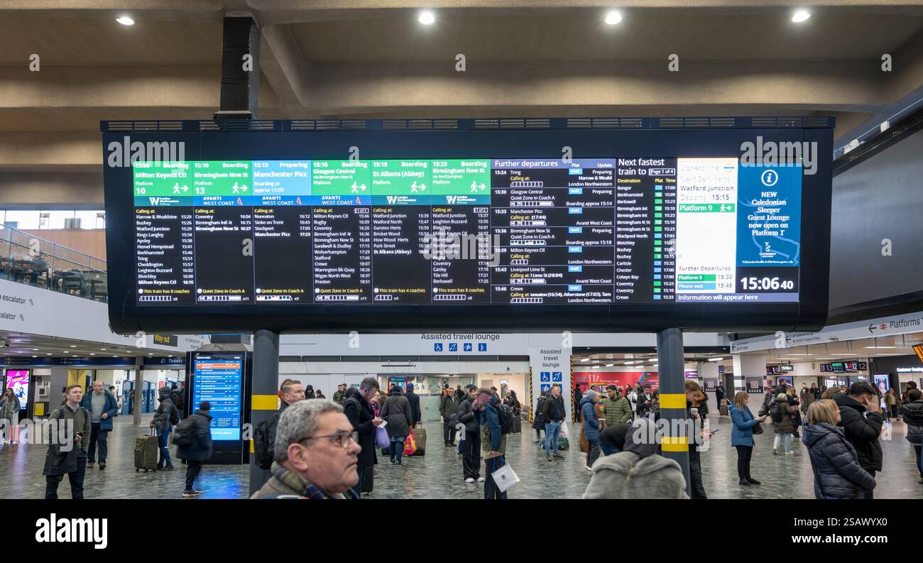 30 janvier 2025. Gare ferroviaire très fréquentée d'Euston à Londres, Royaume-Uni. À partir de 2026, le WCML peut être fermé à certains moments pour le renouvellement de l'infrastructure (PAS D'USAGE COMMERCIAL) Banque D'Images
