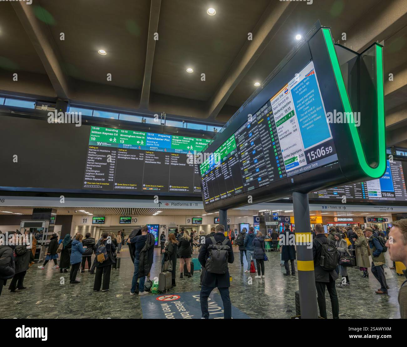 30 janvier 2025. Gare ferroviaire très fréquentée d'Euston à Londres, Royaume-Uni. À partir de 2026, le WCML peut être fermé à certains moments pour le renouvellement de l'infrastructure (PAS D'USAGE COMMERCIAL) Banque D'Images