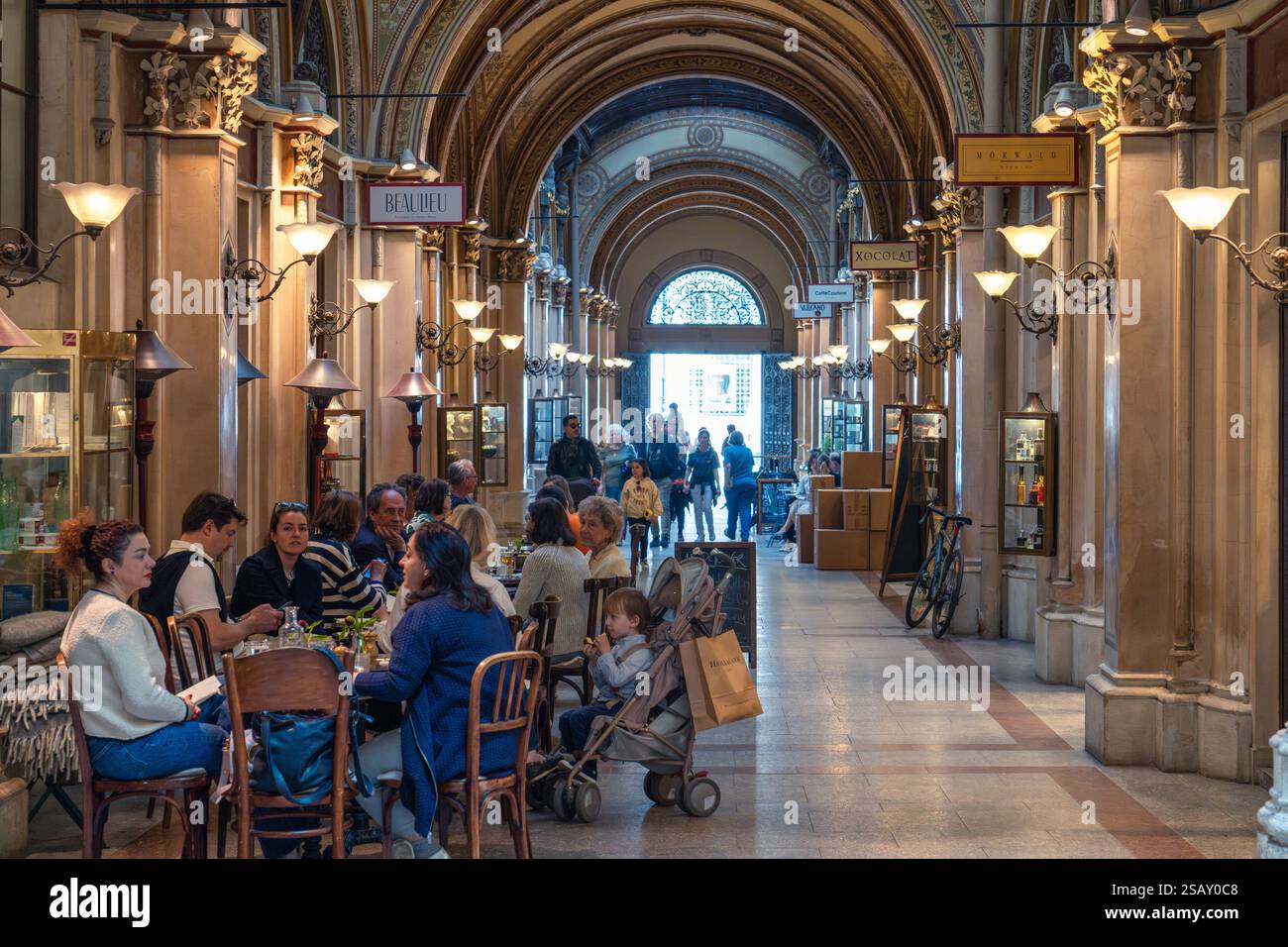Voici le Palais Ferstel, une zone commerçante historique avec des cafés, des restaurants et des boutiques de luxe le 30 avril 2024 à Vienne, en Autriche Banque D'Images