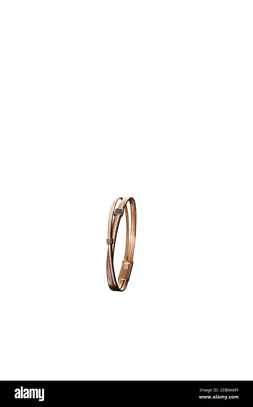 Propositions bague bijoux + chemin de clipping. Anneau isolé sur un fond blanc. Banque D'Images
