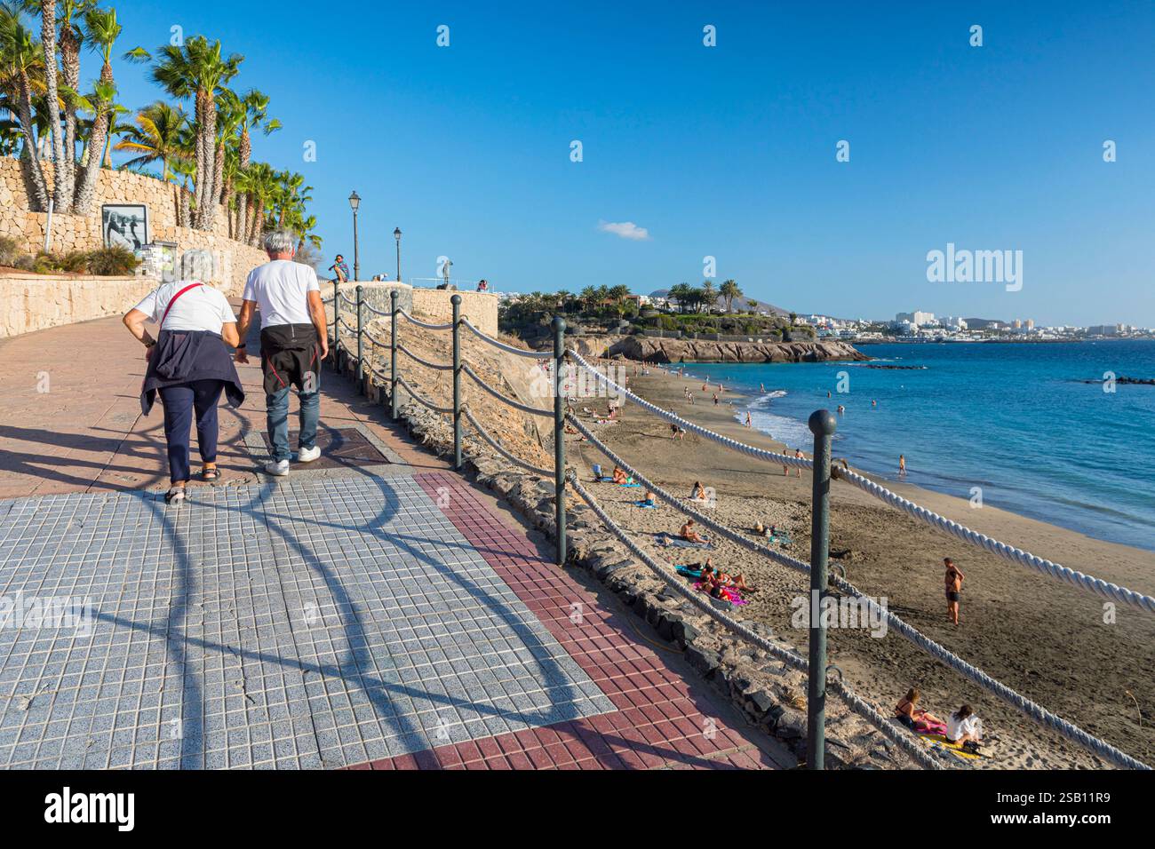 Tenerife, Promenade sur la plage de Duque, Costa Adeje Banque D'Images
