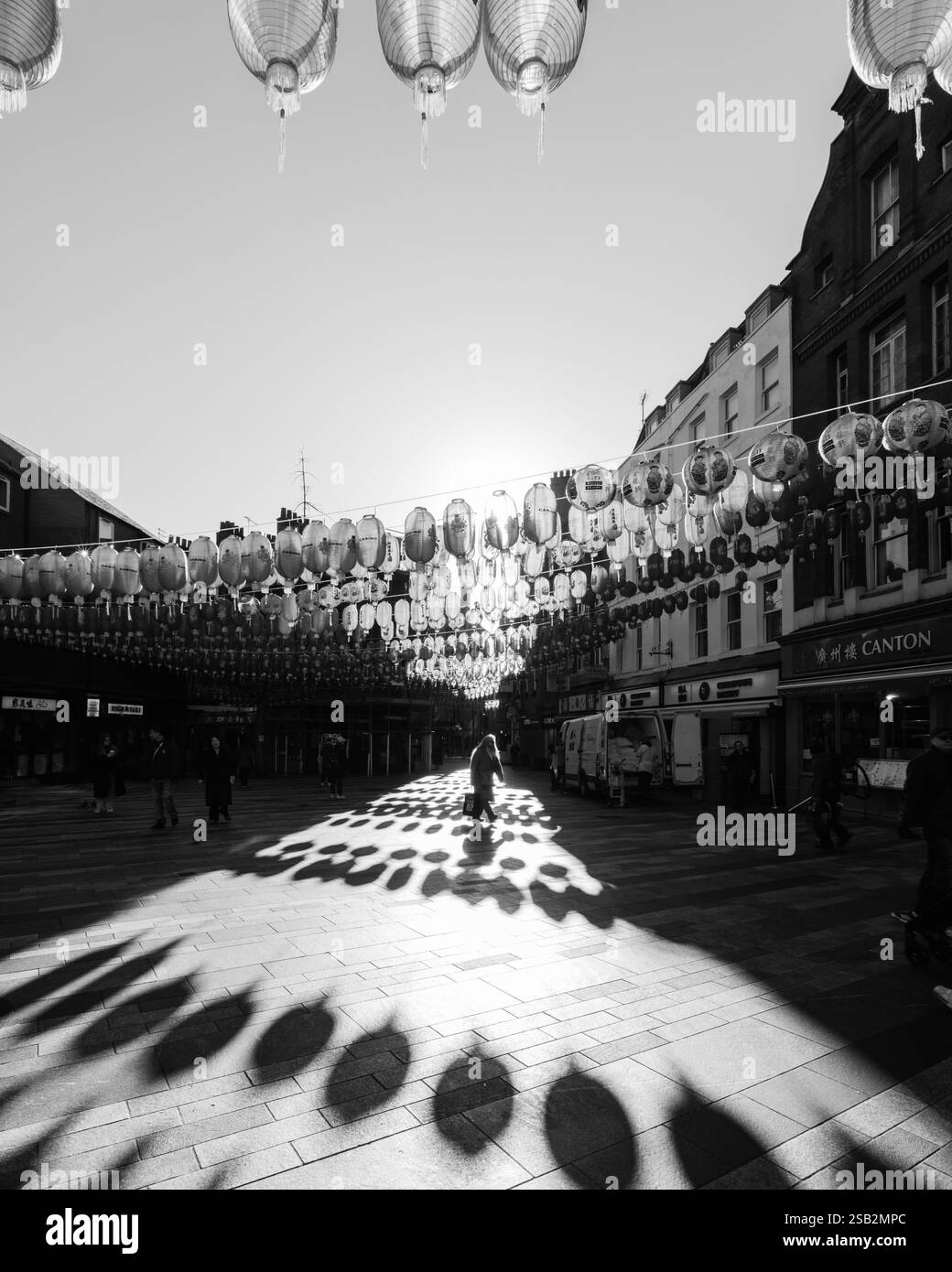 Lumière et ombre en noir et blanc dans Chinatown de Londres. Banque D'Images