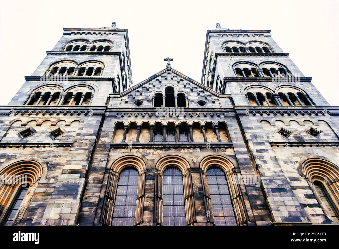 Façade de la cathédrale de Lund, Suède Banque D'Images
