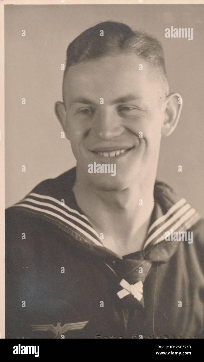 Vintage WWII Allemand Kriegsmarine Sailor Portrait (vers 1940s) Banque D'Images