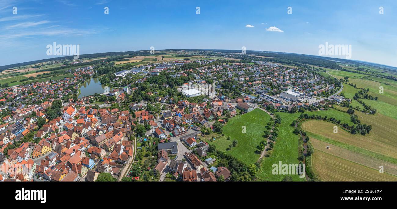 Vue aérienne de la petite ville moyenne-Franconienne de Leutershausen près d'Ansbach sur la partie supérieure de la rivière Altmühl Banque D'Images