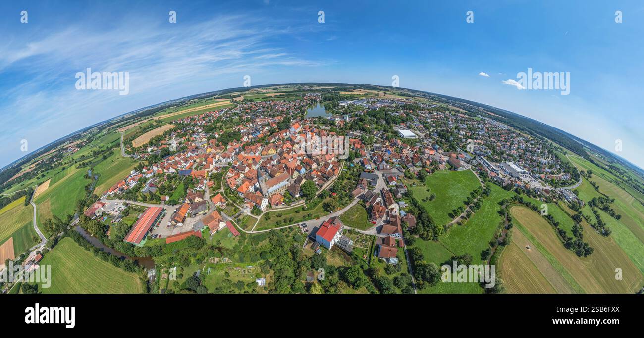 Vue aérienne de la petite ville moyenne-Franconienne de Leutershausen près d'Ansbach sur la partie supérieure de la rivière Altmühl Banque D'Images