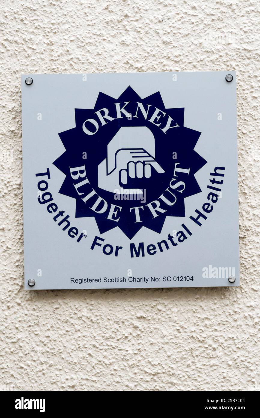 Un panneau pour Orkney Blide Trust à Kirkwall. Une organisation pour promouvoir le bien-être mental dans les Orcades. Banque D'Images