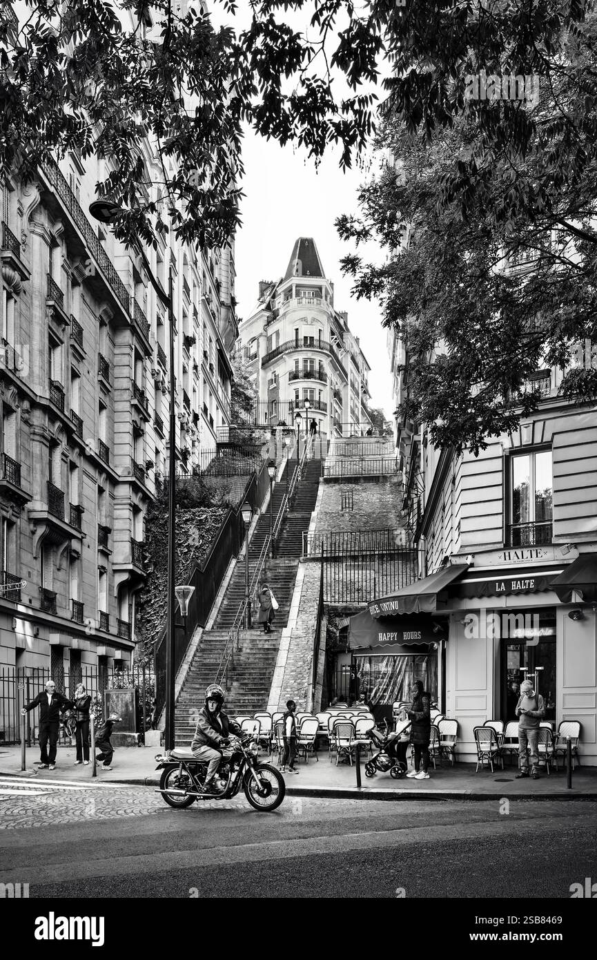 FRANCE. PARIS (75) 18E ARRONDISSEMENT. ESCALIER DE LA RUE BECQUEREL À MONTMARTRE Banque D'Images