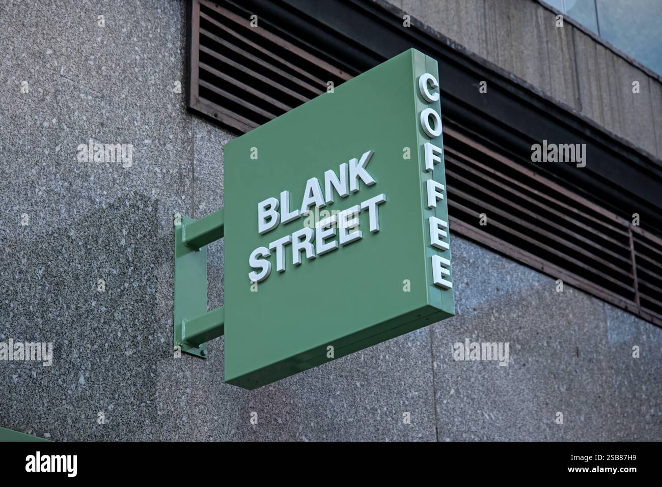 Panneau Blank Street Coffee sur Princes Street, Édimbourg, Écosse, Royaume-Uni. Banque D'Images