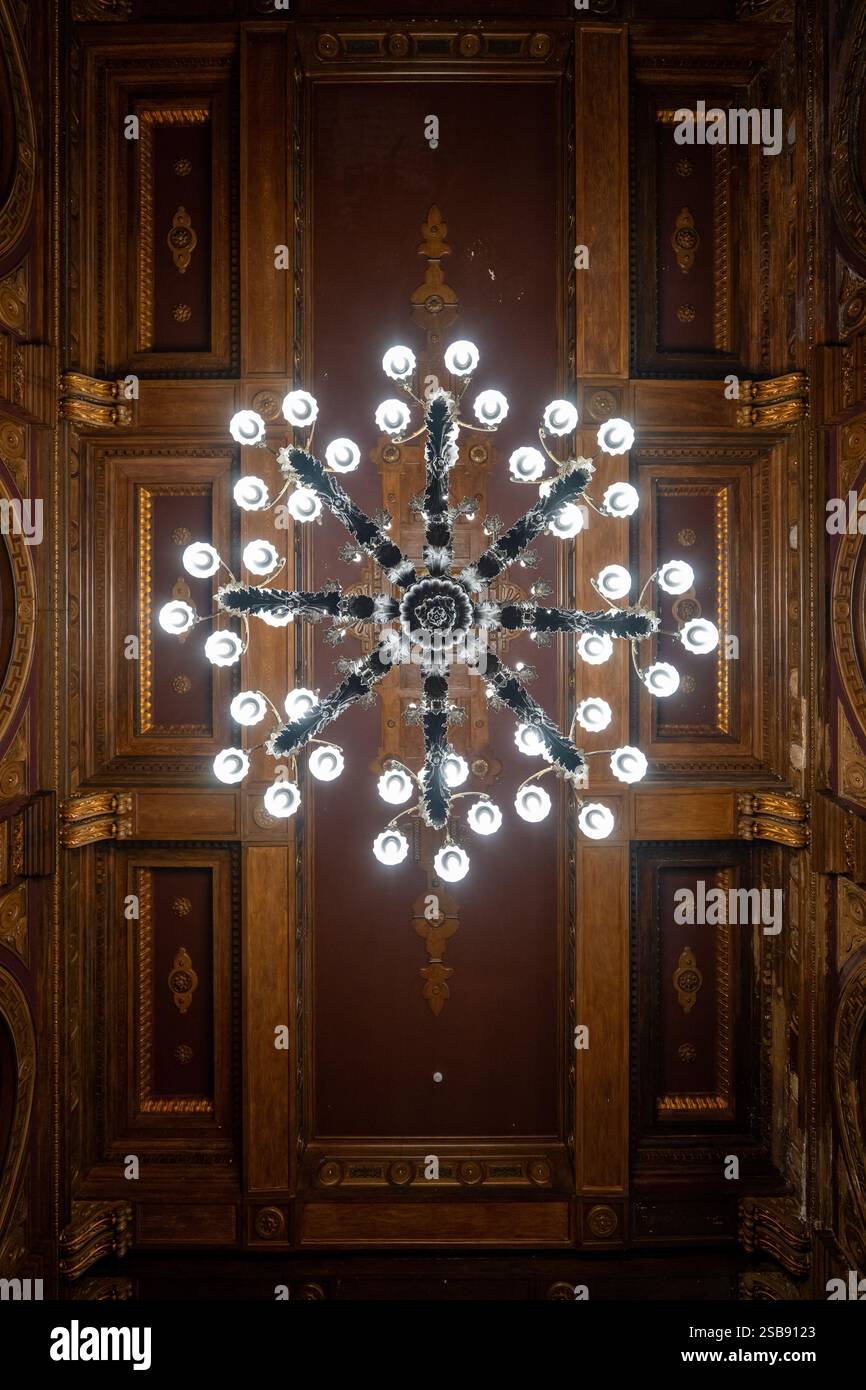 Porto, Portugal - 9 août 2024 : le Palais de la Bourse (Palacio da Bolsa) dans la salle de l'Assemblée générale. Le palais a été construit au 19ème siècle par Banque D'Images