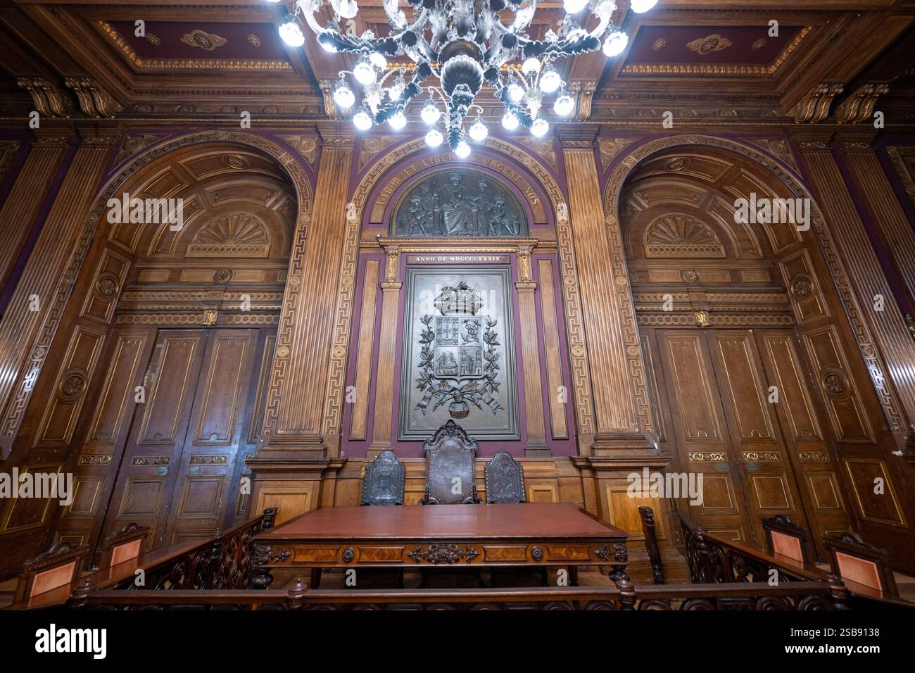 Porto, Portugal - 9 août 2024 : le Palais de la Bourse (Palacio da Bolsa) dans la salle de l'Assemblée générale. Le palais a été construit au 19ème siècle par Banque D'Images