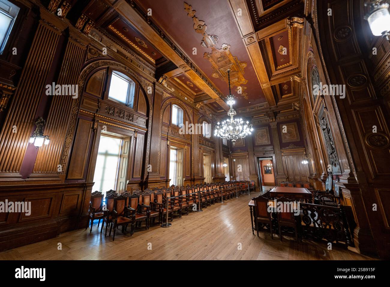 Porto, Portugal - 9 août 2024 : le Palais de la Bourse (Palacio da Bolsa) dans la salle de l'Assemblée générale. Le palais a été construit au 19ème siècle par Banque D'Images