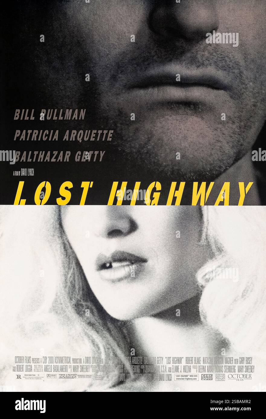 Lost Highway (1997) réalisé par David Lynch et mettant en vedette Bill Pullman, Patricia Arquette et Balthazar Getty. Un thriller psychologique mystérieux et surréaliste sur un musicien de jazz qui reçoit d'étranges cassettes vidéo de sa maison, menant à une série bizarre d'événements impliquant meurtre, transformation de l'identité et réalités parallèles. Photographie d'une affiche américaine originale de 1997 À USAGE ÉDITORIAL EXCLUSIF. Crédit : BFA / October films Banque D'Images