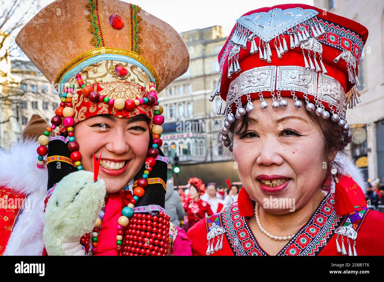 Londres, Royaume-Uni. 02 février 2025. Participants à la parade. Dans le cadre des célébrations du nouvel an chinois, un défilé dynamique se déroule à travers Chinatown et Soho, avec des danseurs de lion et de dragon, des groupes de spectacles costumés et des participants en tenues traditionnelles. Le nouvel an lunaire 2025, est l'année du serpent. Crédit : Imageplotter/Alamy Live News Banque D'Images
