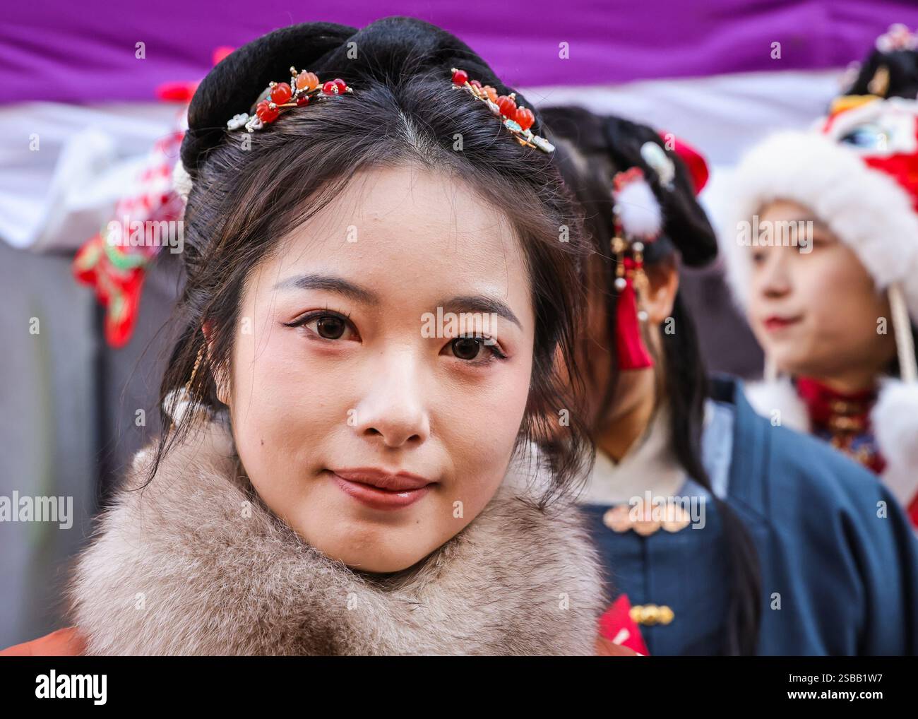 Londres, Royaume-Uni. 02 février 2025. Participants à la parade. Dans le cadre des célébrations du nouvel an chinois, un défilé dynamique se déroule à travers Chinatown et Soho, avec des danseurs de lion et de dragon, des groupes de spectacles costumés et des participants en tenues traditionnelles. Le nouvel an lunaire 2025, est l'année du serpent. Crédit : Imageplotter/Alamy Live News Banque D'Images