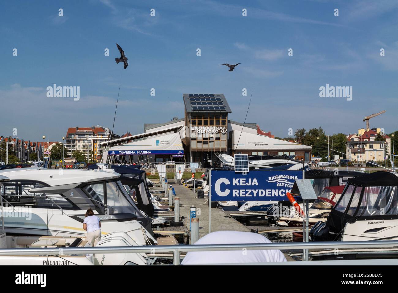 Rund um die Masurische Seenplatte - Die Ekomarina in Lötzen Gizycko am Niegocin-See gehört zu den größten Yacht- und Charterhäfen in Masuren / environs Banque D'Images