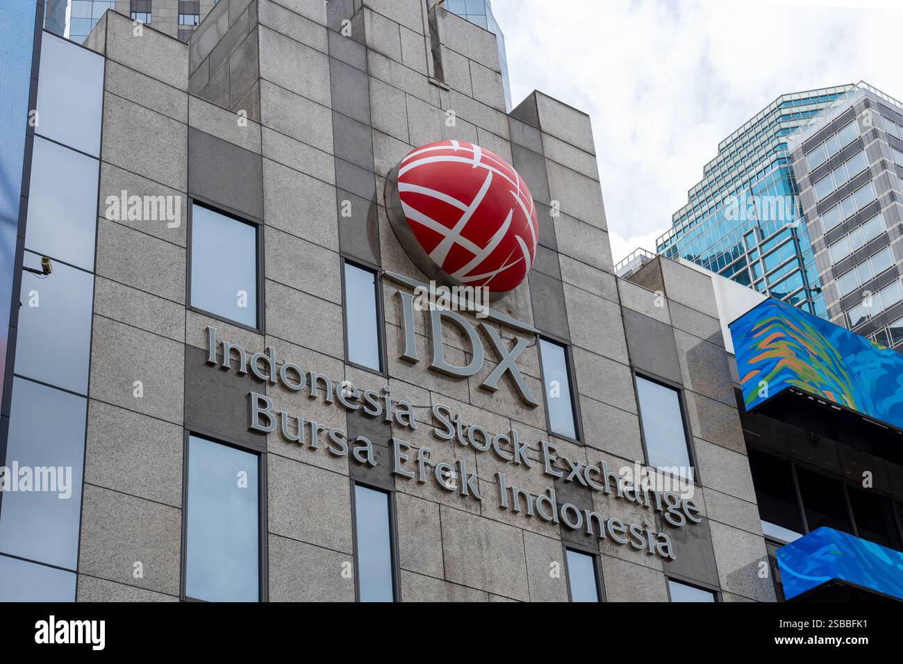 Jakarta, Indonésie - 23 janvier 2025 : siège social de la Bourse d'Indonésie (IDX Tower 1) à Jakarta Sud, Indonésie. Banque D'Images