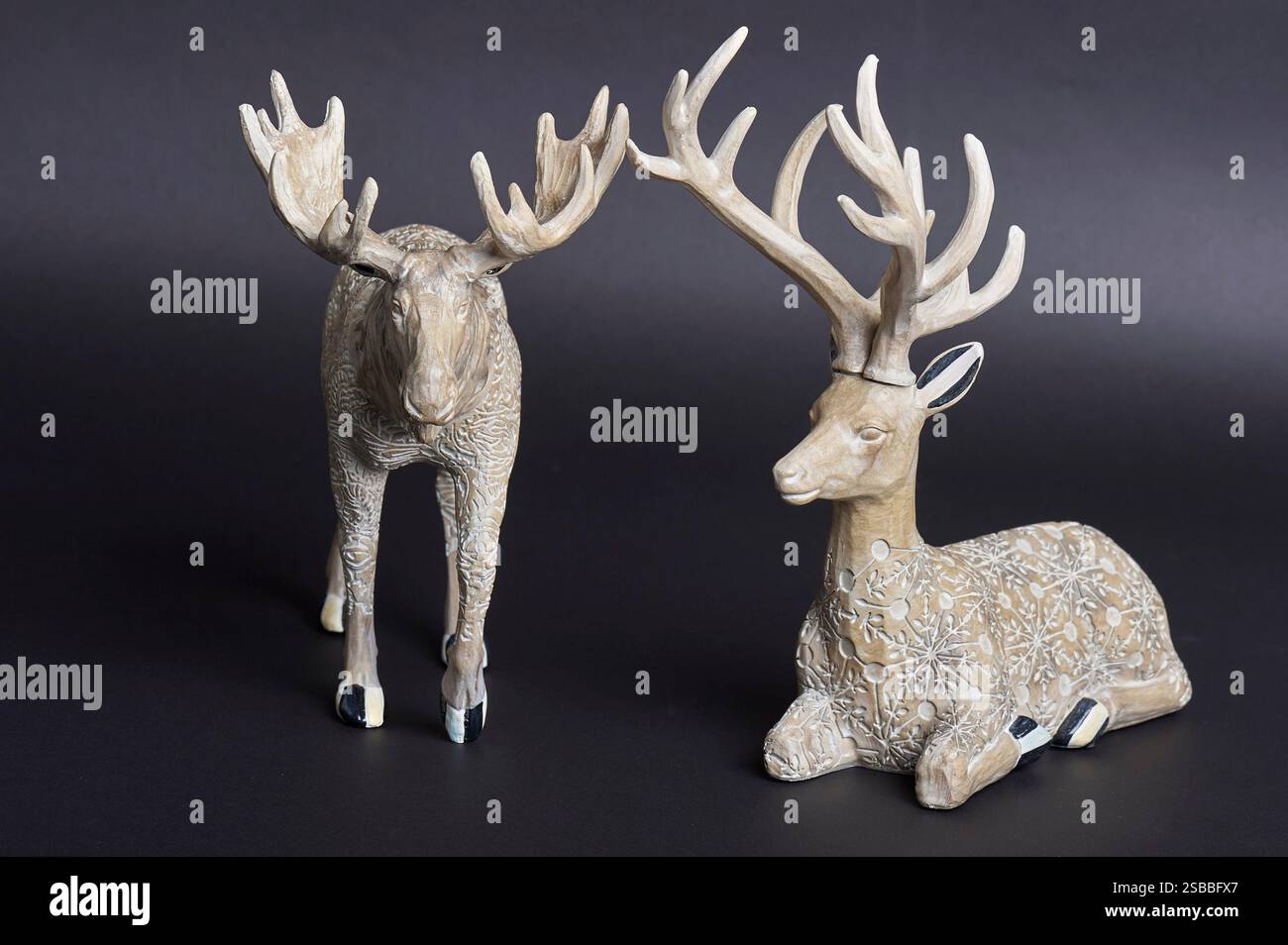 figurines animales d'orignal argileux et de wapiti Banque D'Images