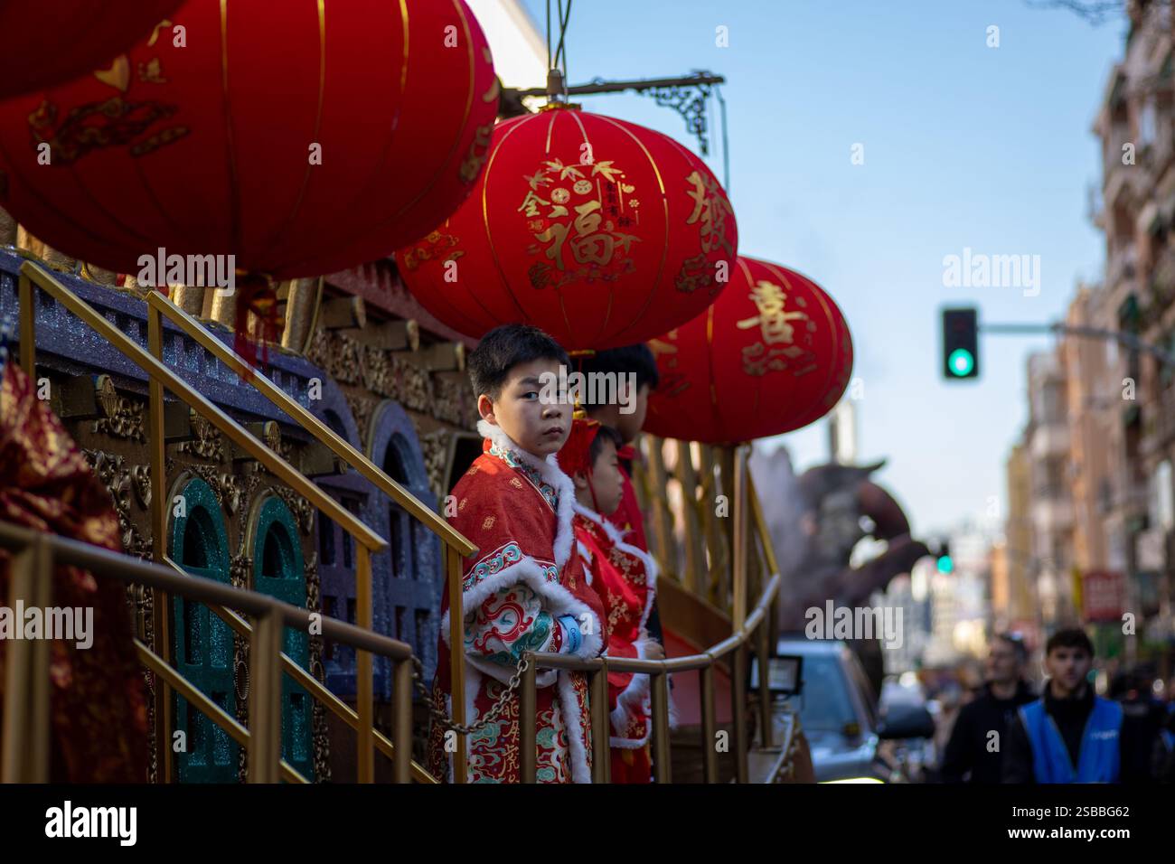 Madrid, Espagne. 02 février 2025. Pour la dixième année consécutive, Madrid a célébré le nouvel an chinois, l'année du serpent en bois, avec un grand défilé et des activités dans le quartier UserA, Chinatown de Madrid. Crédit : D. Canales Carvajal/Alamy Live News Banque D'Images