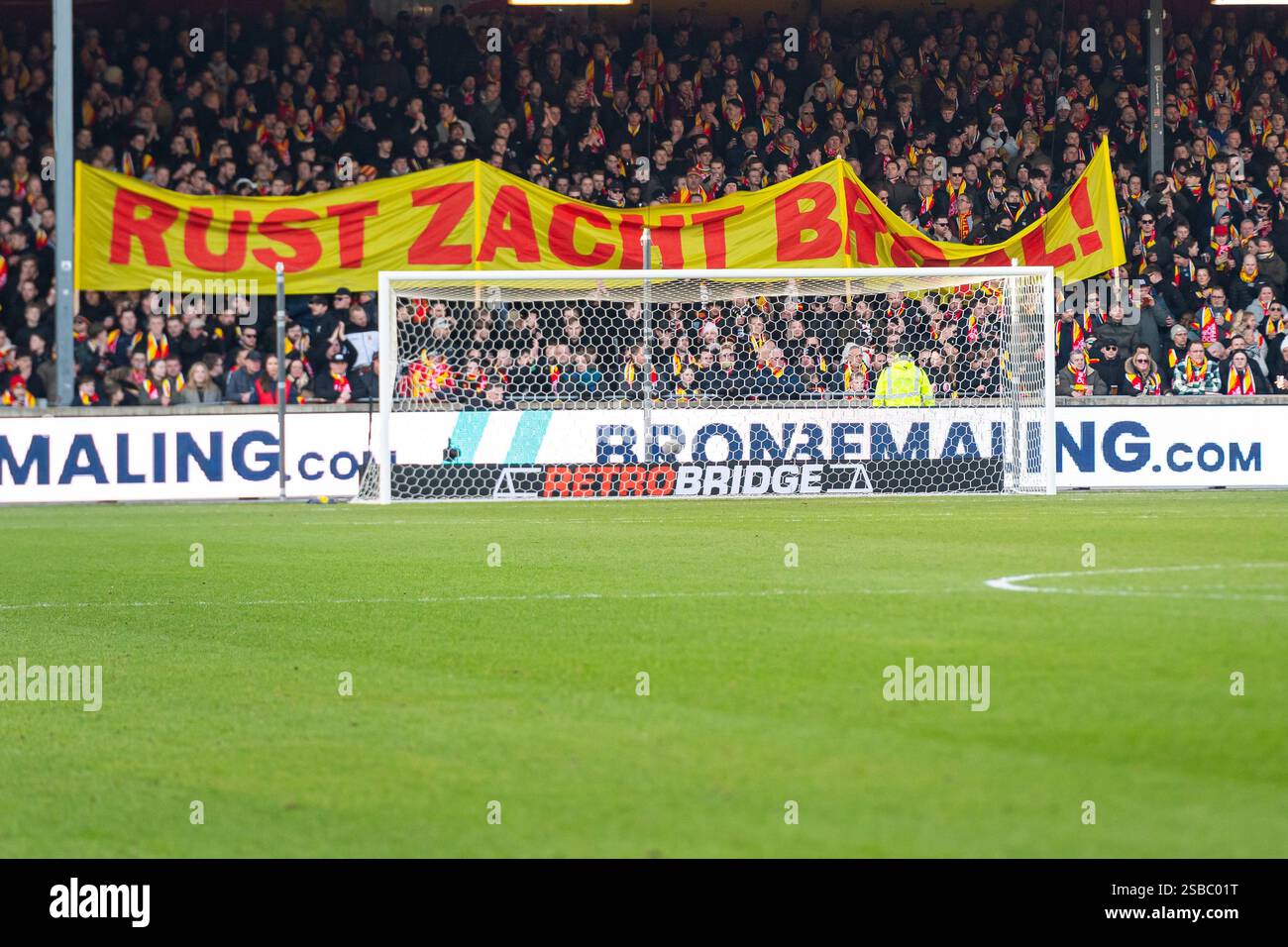 Deventer, pays-Bas. 02 février 2025. DEVENTER, Stadium Adelaarshorst, 02-02-2025, saison 2024/2025, Dutch Eredivisie Football pendant le match Go Ahead Eagles - Twente Herald Zieleman 52 minute crédit : Pro Shots/Alamy Live News Banque D'Images