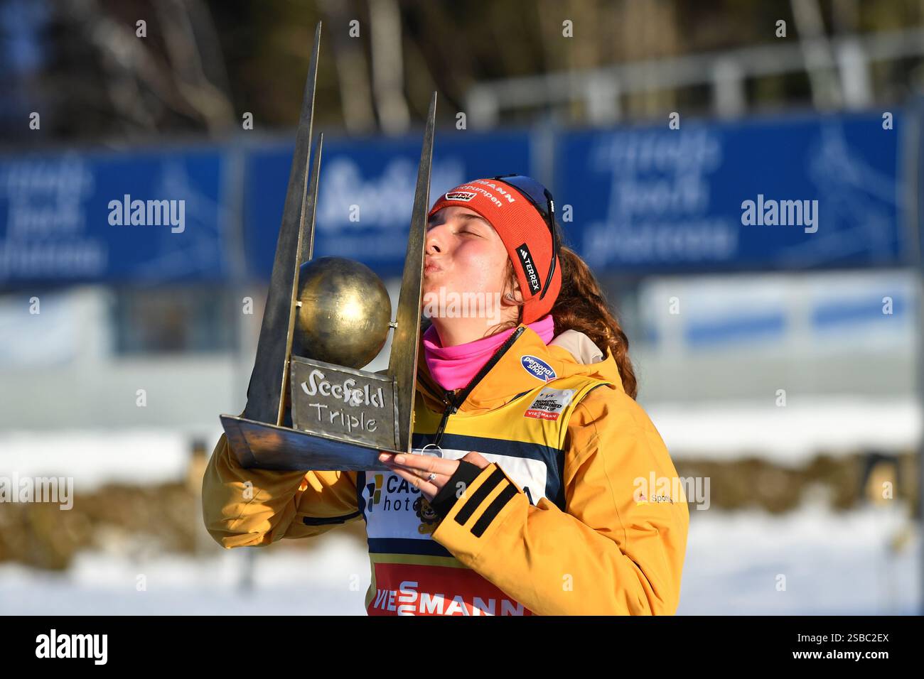 SEEFELD, AUTRICHE - 2 FÉVRIER : la gagnante allemande Nathalie Armbruster concourt lors du match individuel féminin Gundersen HS109/7.5km de la Coupe du monde de combiné nordique FIS Seefeld le 2 février 2025 à Seefeld, Autriche.250202 SEPA 24 487 - 20250202 PD6334 Banque D'Images