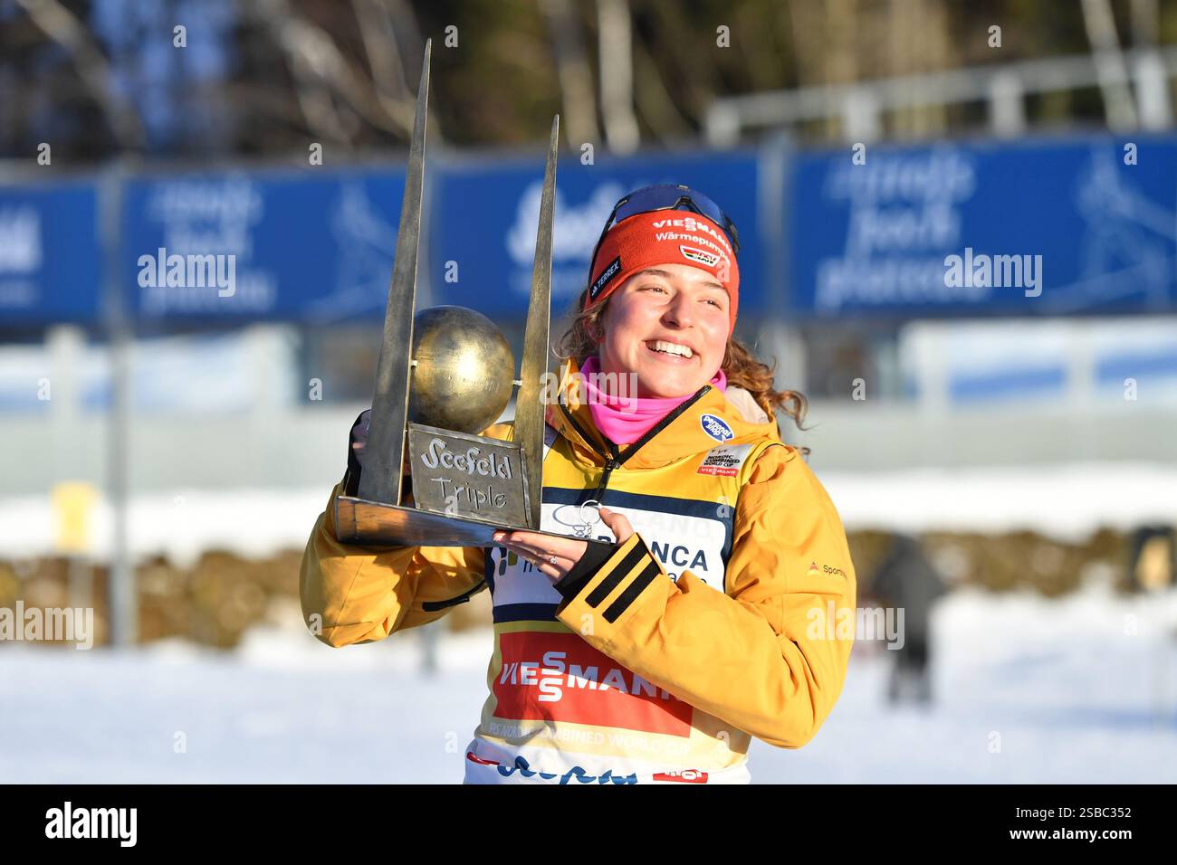 SEEFELD, AUTRICHE - 2 FÉVRIER : la gagnante allemande Nathalie Armbruster concourt lors du match individuel féminin Gundersen HS109/7.5km de la Coupe du monde de combiné nordique FIS Seefeld le 2 février 2025 à Seefeld, Autriche.250202 SEPA 24 484 - 20250202 PD6424 Banque D'Images