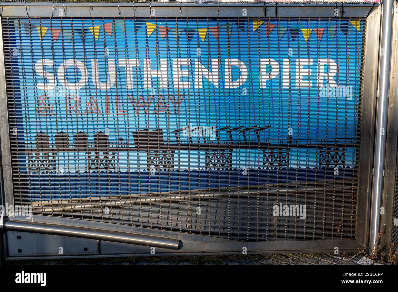Quai et chemin de fer Southend. La plus longue jetée de plaisance au monde à Southend-on-Sea, Essex Banque D'Images