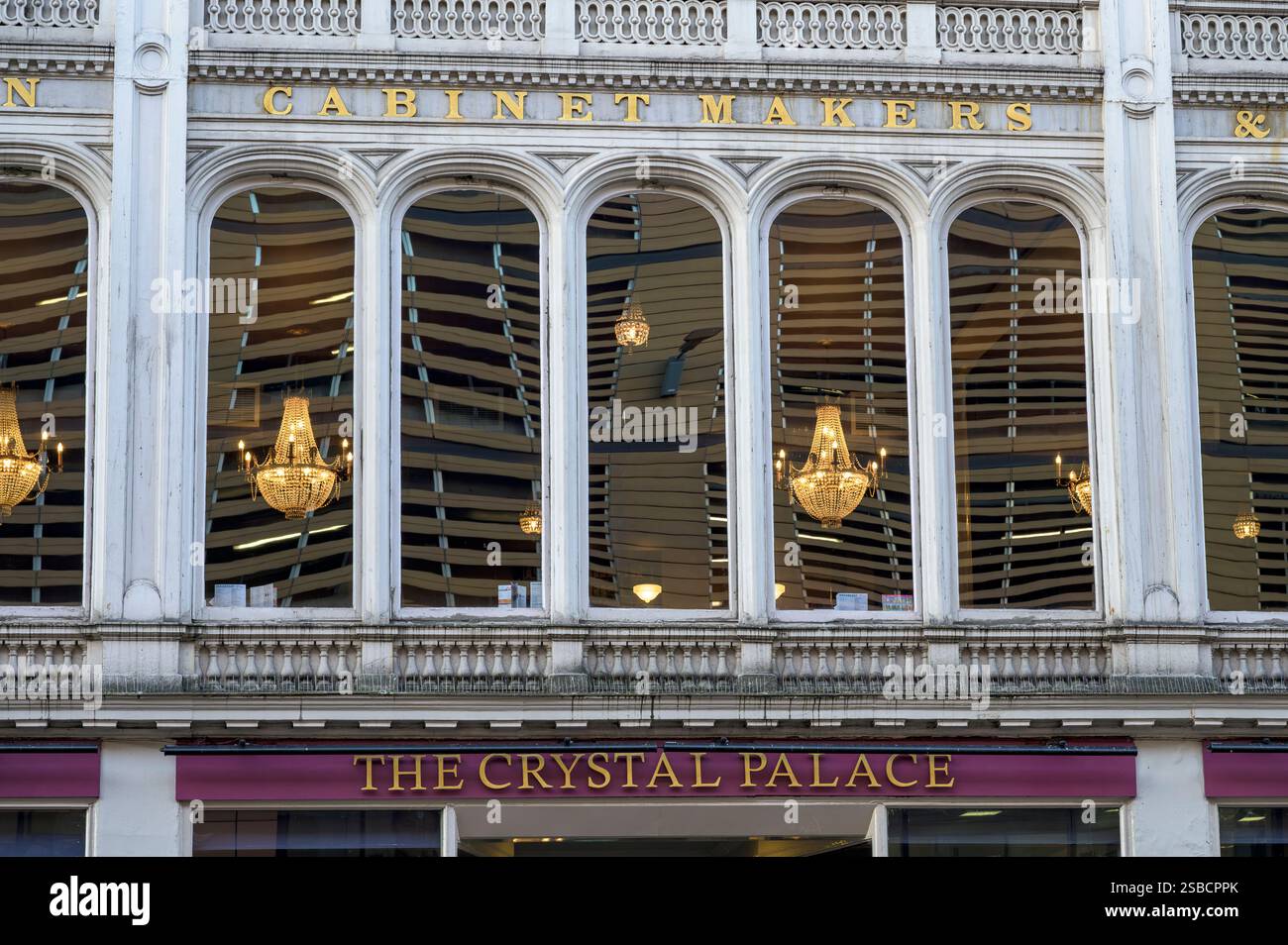 Détail de la fenêtre de pub Crystal Palace de JD Wetherspoon, Jamaica Street, Glasgow, Écosse, Royaume-Uni, Europe Banque D'Images