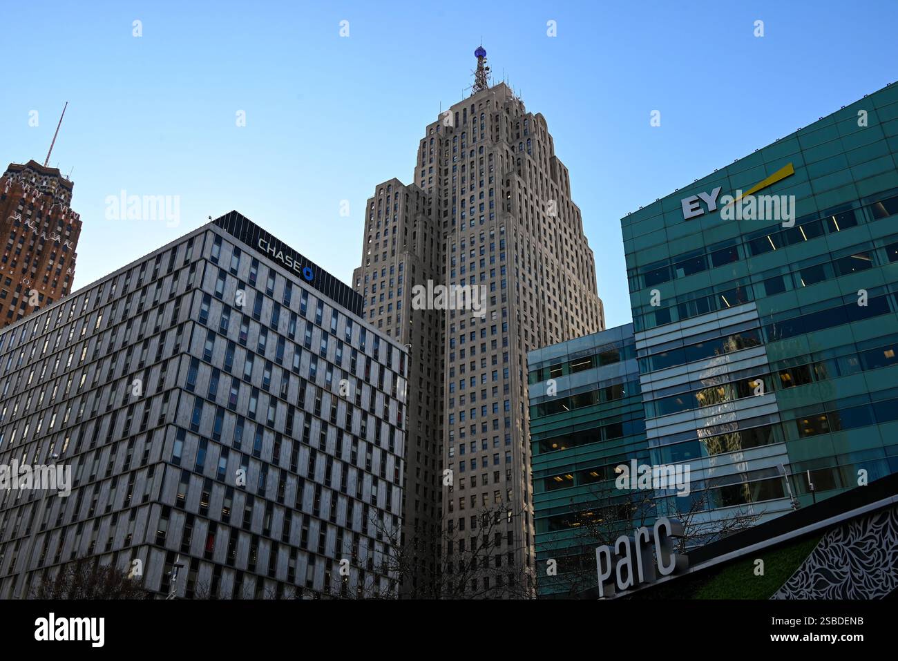 Detroit, États-Unis. 19 décembre 2023. Le Penobscot Building est visible depuis le Campus Martius à Detroit, Michigan, le 19 décembre 2023. (Photo de Alexander Clegg/NurPhoto)0 crédit : NurPhoto SRL/Alamy Live News Banque D'Images