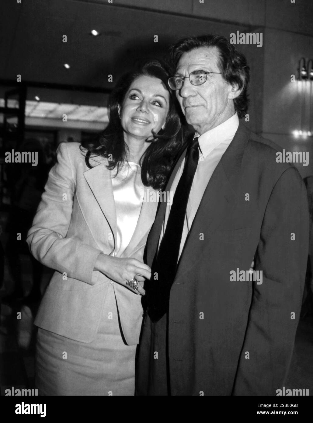 Athènes, Grèce, mai 1998. Le magnat grec Giorgos Vardinogiannis et Agapi Politi Vardinogianni assistent à un événement organisé par l'Association panhellénique des femmes athlétiques Kallipatira à Megaron - Athènes concert Hall en mai 1998. Leur fille Chrysi Vardinogianni doit se marier avec le prince Nikolaos de Grèce à Athènes le 7 février 2025. Crédit : Dimitris Aspiotis/Alamy Banque D'Images