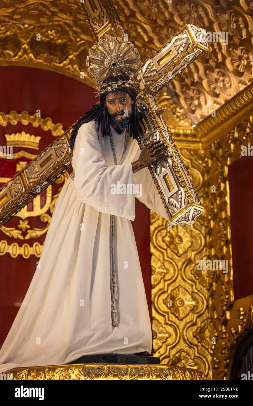 Jésus portant la croix à Iglesia de la Merced, Antigua, Guatemala Banque D'Images