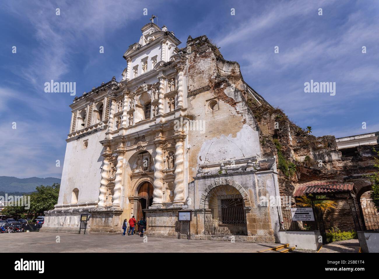 Église San Francisco el Grande, Antigua, Guatemala Banque D'Images