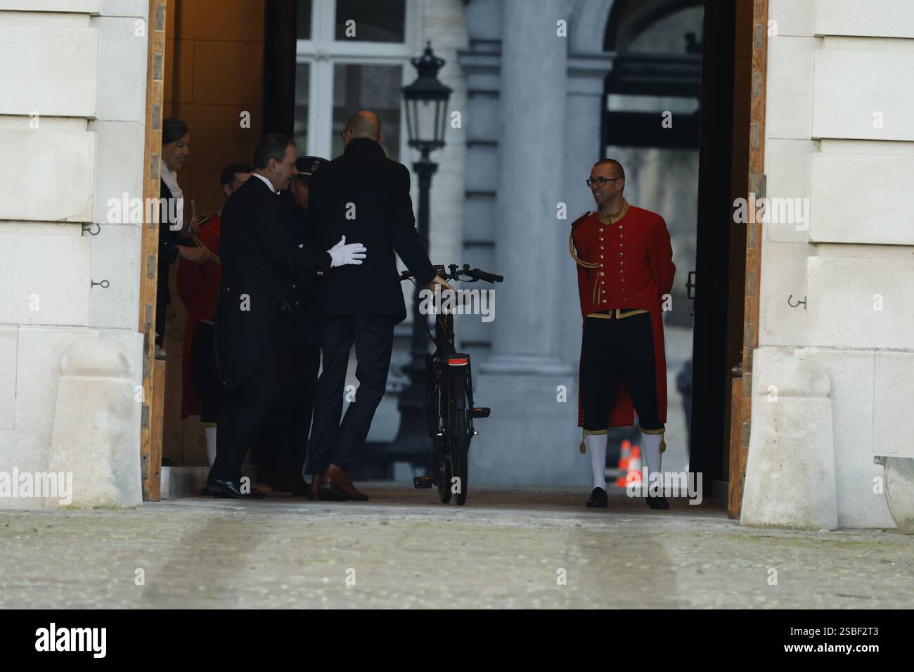 Bruxelles, Belgique. 03rd Feb, 2025. Le vice-premier ministre et ministre du budget Vincent Van Peteghem est photographié en arrivant au Palais Royal pour la cérémonie de serment, à Bruxelles. Les négociateurs des cinq partis qui composent la coalition de l'Arizona - la N-va, MR, engagés, Vooruit et CD&V - sont parvenus à un accord gouvernemental vendredi soir. BELGA PHOTO NICOLAS MAETERLINCK crédit : Belga News Agency/Alamy Live News Banque D'Images
