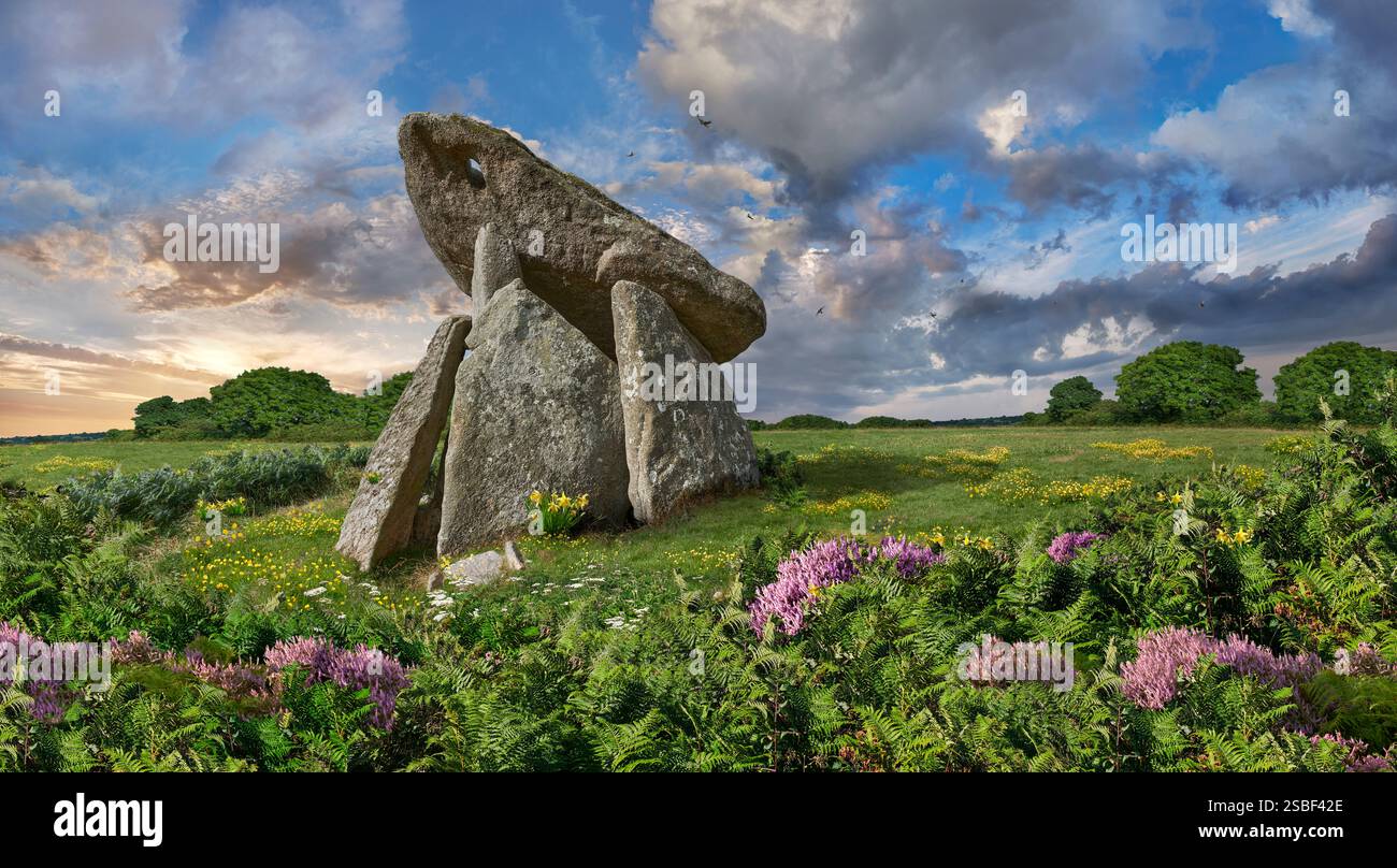 Photo de Trethevy Quoit (maison des géants) chambre funéraire en pierre de l'âge néolithique debout, près de St Clear, Cornouailles, Angleterre. Banque D'Images