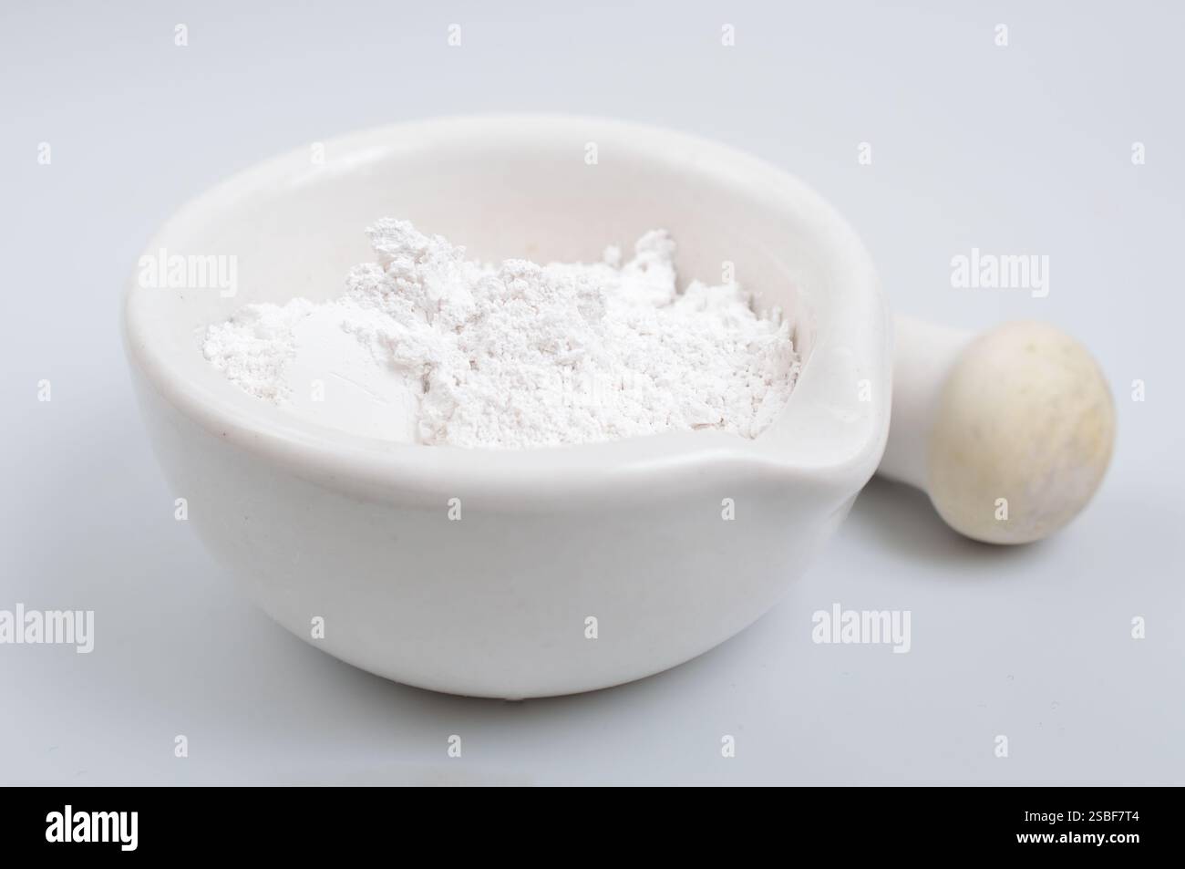 Le carbonate de calcium est un composé chimique dont la formule chimique est CaCO3 Banque D'Images