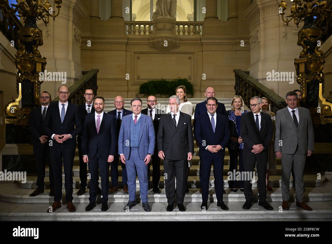Bruxelles, Belgique. 03rd Feb, 2025. Le gouvernement complet de l'Arizona photographié après la cérémonie de serment du nouveau premier ministre et des membres du gouvernement fédéral au Palais Royal, lundi 03 février 2025, à Bruxelles. Les négociateurs des cinq partis qui composent la coalition de l'Arizona - la N-va, MR, engagés, Vooruit et CD&V - sont parvenus à un accord gouvernemental vendredi soir. BELGA PHOTO JASPER JACOBS crédit : Belga News Agency/Alamy Live News Banque D'Images