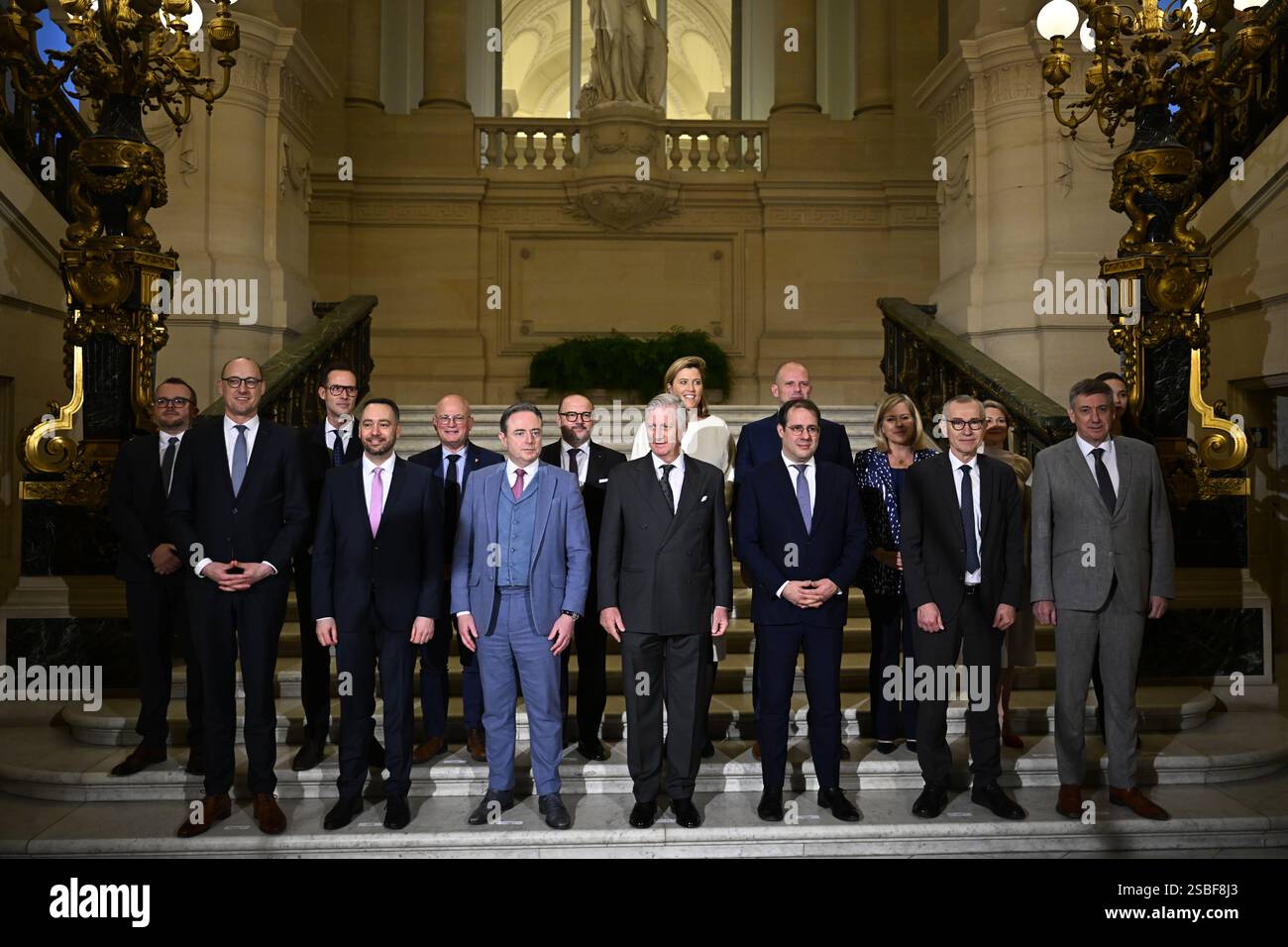 Bruxelles, Belgique. 03rd Feb, 2025. Le gouvernement complet de l'Arizona photographié après la cérémonie de serment du nouveau premier ministre et des membres du gouvernement fédéral au Palais Royal, lundi 03 février 2025, à Bruxelles. Les négociateurs des cinq partis qui composent la coalition de l'Arizona - la N-va, MR, engagés, Vooruit et CD&V - sont parvenus à un accord gouvernemental vendredi soir. BELGA PHOTO JASPER JACOBS crédit : Belga News Agency/Alamy Live News Banque D'Images