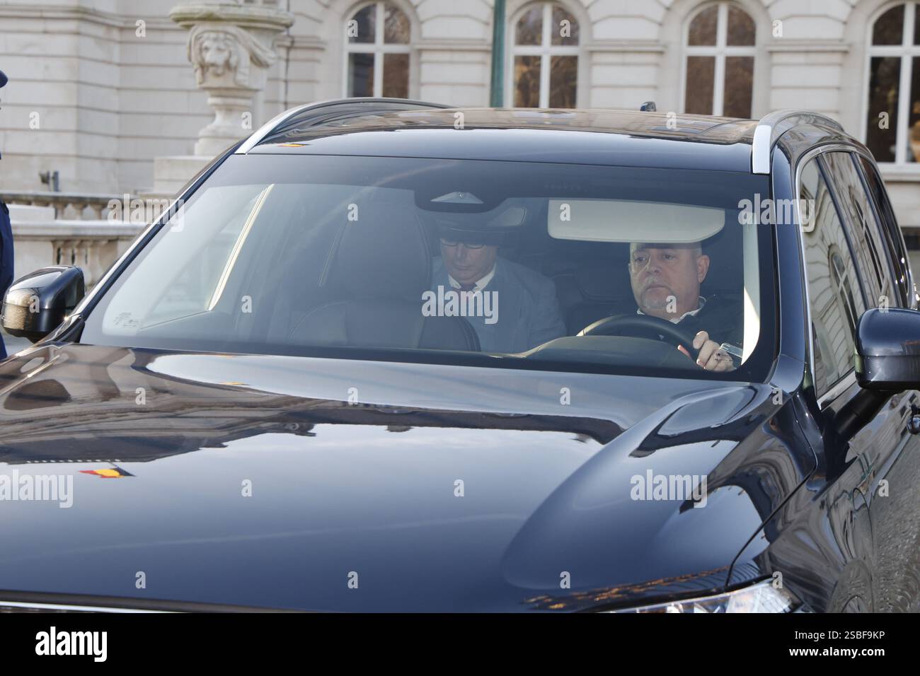 Bruxelles, Belgique. 03rd Feb, 2025. Le premier ministre Bart de Wever part après la cérémonie de serment au Palais Royal pour se rendre au cabinet du premier ministre, à Bruxelles. Les négociateurs des cinq partis qui composent la coalition de l'Arizona - la N-va, MR, engagés, Vooruit et CD&V - sont parvenus à un accord gouvernemental vendredi soir. BELGA PHOTO NICOLAS MAETERLINCK crédit : Belga News Agency/Alamy Live News Banque D'Images