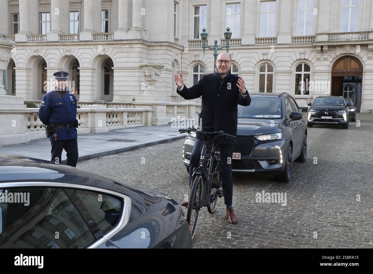 Bruxelles, Belgique. 03rd Feb, 2025. Le vice-premier ministre et ministre du budget Vincent Van Peteghem part après la cérémonie de serment au Palais Royal, à Bruxelles. Les négociateurs des cinq partis qui composent la coalition de l'Arizona - la N-va, MR, engagés, Vooruit et CD&V - sont parvenus à un accord gouvernemental vendredi soir. BELGA PHOTO NICOLAS MAETERLINCK crédit : Belga News Agency/Alamy Live News Banque D'Images