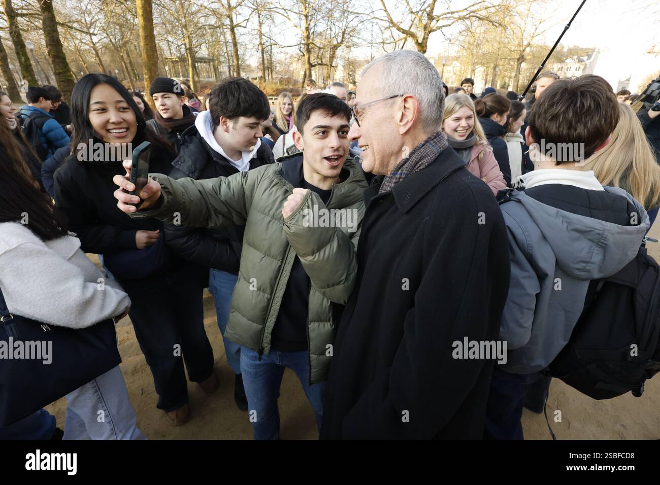Bruxelles, Belgique. 03rd Feb, 2025. Vice-premier ministre et ministre et ministre de la santé publique et des Affaires sociales Frank Vandenbroucke photographié après la cérémonie de serment au Palais Royal, à Bruxelles. Les négociateurs des cinq partis qui composent la coalition de l'Arizona - la N-va, MR, engagés, Vooruit et CD&V - sont parvenus à un accord gouvernemental vendredi soir. BELGA PHOTO NICOLAS MAETERLINCK crédit : Belga News Agency/Alamy Live News Banque D'Images